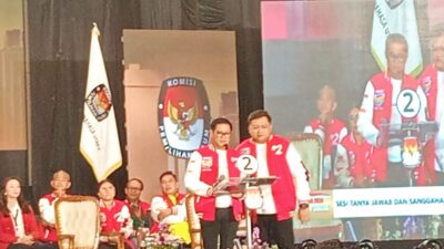 Calon Wakil  Bupati Minahasa Utara, Kevin William Lotulung didampingi Paslon Bupati Joune Ganda, dalam debat