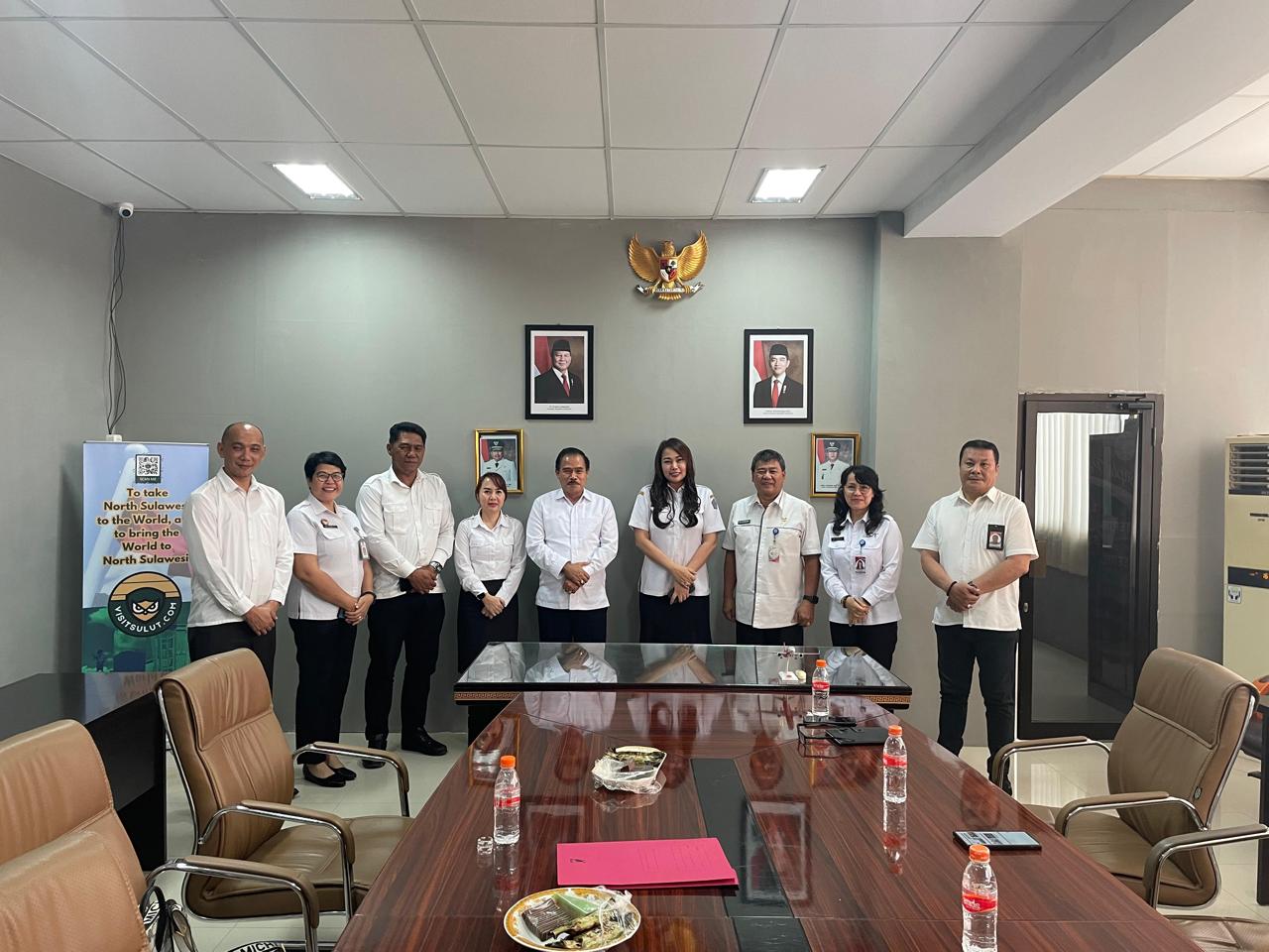 Kepala Divisi Pelayanan Hukum Kanwil Kemenkum Sulut, Raymond Takasenseran bersama Kabid Kekayaan Intelektual, Lieta Ondang dan tim melakukan koordinasi dengan Satuan Kerja Perangkat Daerah (SKPD) Provinsi Sulawesi Utara.