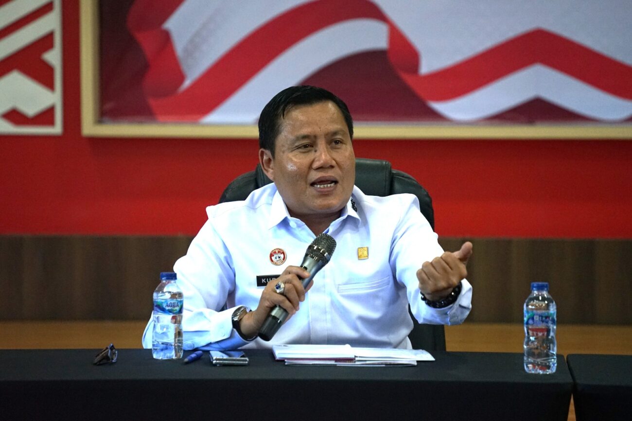 Kakanwil Kementerian Hukum Sulawesi Utara, Kakanwil, Kepala Kantor Wilayah Kementerian Hukum Sulawesi Utara, Kurniaman Telaumbanua memimpin Pertemuan awal tahun bersama pegawai Kanwil Kemenkum Sulut, Senin (6/1).memimpin Pertemuan awal tahun bersama pegawai Kanwil Kemenkum Sulut, Senin (6/1).