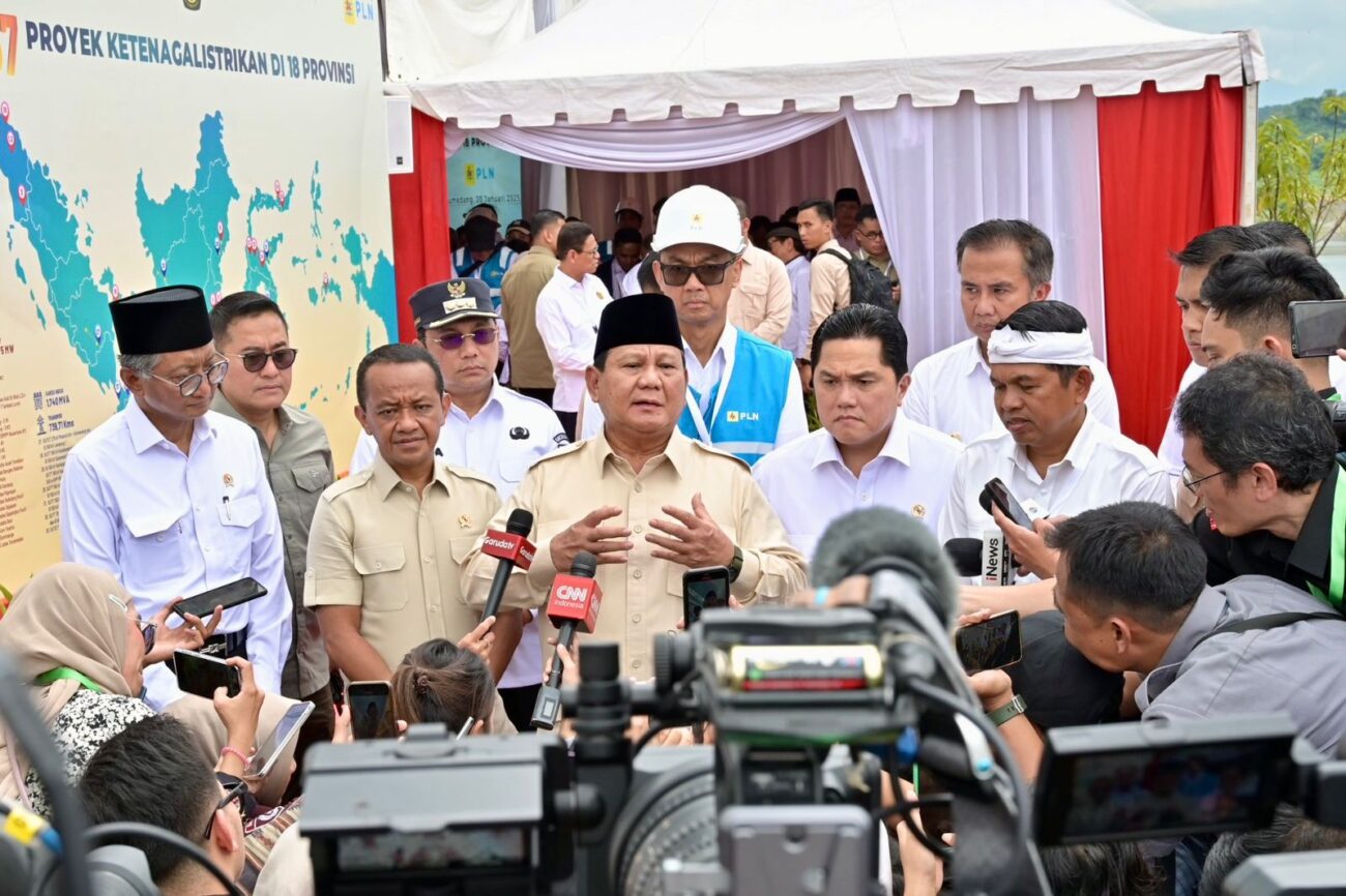 Presiden Prabowo menargetkan kemandirian energi dalam lima tahun ke depan, termasuk penghentian impor bahan bakar minyak (BBM). Ia juga optimistis bahwa Indonesia tidak hanya akan menjadi negara mandiri, tetapi juga menjadi salah satu pemain utama dalam transformasi energi global.