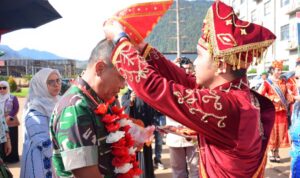 Pangdam XIII/Merdeka, Mayjen TNI Suhardi bersama Ibu Ketua Persit Ny. Evi Suhardi, melakukan kunjungan kerja sekaligus silaturahmi ke Morowali Utara, Sulawesi Tengah. Kamis (23/1/2025).