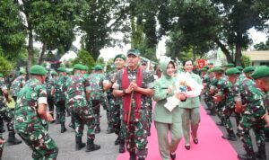 Minimalisir kerugian personel di jajaran Kodam XIII/Merdeka akibat kelalaian personel, Pangdam XIII/Merdeka Mayjen TNI Suhardi sampaikan beberapa poin penting dalam pengarahaannya saat berkunjung di Mako Yonif 713/Satya Tama. Selasa (11/2/2025)