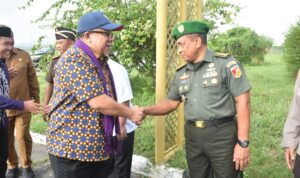 Kasrem 133/Nani Wartabone Kolonel Inf Jaelan, S.I.P., M.Han., menghadiri penjemputan Wakil Menteri Perumahan dan Kawasan Permukiman Republik Indonesia Bapak Fahri Hamzah SE., bertempat di VIP room Bandara Lama Djalaludin Desa Tolotio Kecamatan Tibawa Kabupaten Gorontalo. Selasa (25/02/2025).