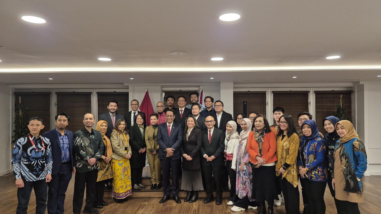 Menteri Hukum, Supratman Andi Agtas, menemui diaspora Indonesia yang berada di Inggris, Sabtu, (08/02/2025).