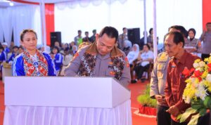 Kapolri Jenderal Pol. Listyo Sigit Prabowo meresmikan pembangunan jalan dan saluran irigasi serta menyerahkan bantuan sosial dalam kegiatan yang berlangsung di Bulak Sawah, Kelurahan Garongan, Kecamatan Panjatan, Kulonprogo, Daerah Istimewa Yogyakarta, Sabtu (15/2/2025).