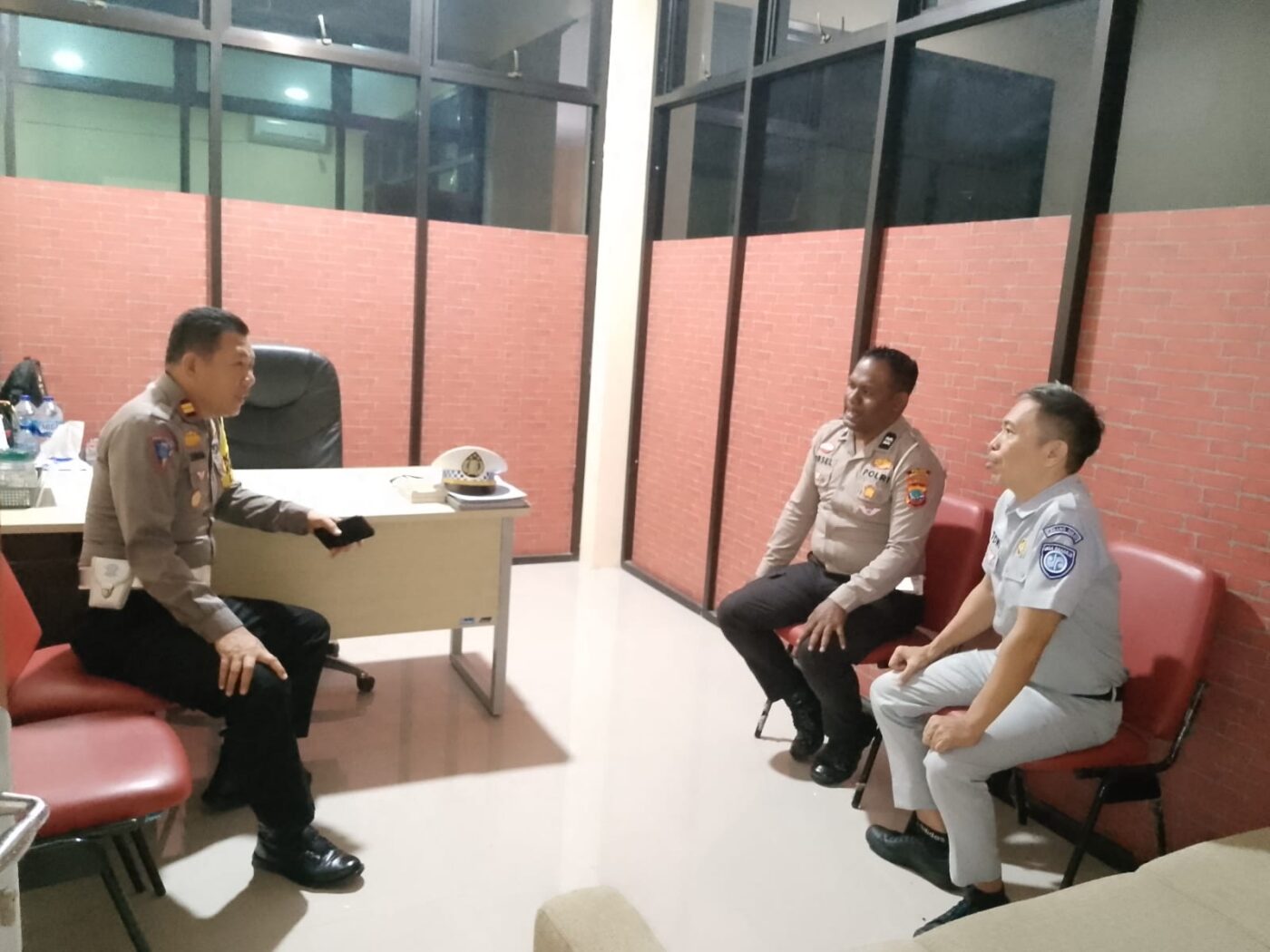 Jasa Raharja Wilayah Sulawesi Utara menyelenggarakan Rapat Forum Komunikasi Lalu Lintas bertempat di Polres Minahasa Tenggara, Senin (2/2/2025).