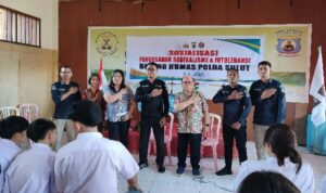 Humas Polda Sulawesi Utara menyambangi SMA Katolik St. Thomas Aquino dan SMP Katolik St. Rafael Manado, Kamis (13/2/2025) pagi.