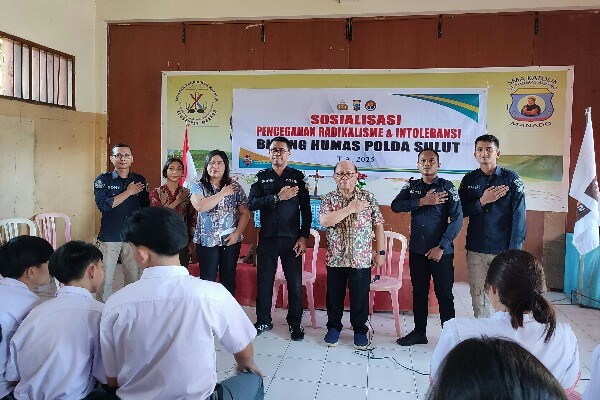 Humas Polda Sulawesi Utara menyambangi SMA Katolik St. Thomas Aquino dan SMP Katolik St. Rafael Manado, Kamis (13/2/2025) pagi.
