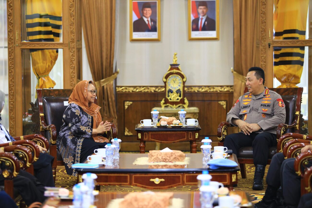Kapolri Jenderal Pol. Listyo Sigit Prabowo menerima audiensi Ketua PBNU bidang kesejahteraan, Alissa Wahid, di Mabes Polri, Rabu (12/2/2025).