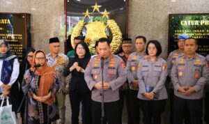 Kapolri Jenderal Pol. Listyo Sigit Prabowo bertemu dengan Ketua PBNU Alissa Wahid dalam sebuah audiensi yang membahas berbagai isu kebangsaan, termasuk keberagaman dan kekerasan di lingkungan pendidikan.
