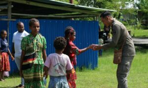 Senyum kebahagiaan terpancar di wajah anak-anak Kabupaten Yalimo saat Satuan Tugas Bantuan Operasi (Satgas Ban Ops) Damai Cartenz 2025 hadir membawa kehangatan dan kedamaian pada Minggu, 9 Februari 2025.