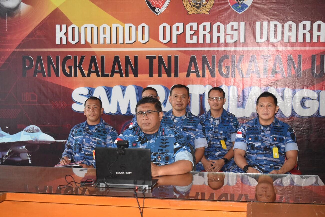 Danlanudsri Marsma TNI Antariksa Anondo, S.E., M.Tr.(Han), menghadiri Taklimat Awal Itjen TNI untuk Komando atau Satuan (Ko/Sat) TNI wilayah Sulawesi secara daring,di Ruang Rapat Lanud Sam Ratulangi, Manado, Senin (17/2/2025).