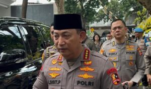 Kapolri Jenderal Pol. Listyo Sigit Prabowo melayat ke rumah duka eks Wakapolri sekaligus Eks Menpan-RB Komjen (Purn) Syafruddin Kambo.