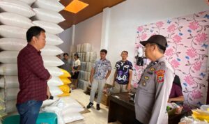 Polres Minahasa terus melaksanakan pemantauan dan koordinasi terkait harga serta ketersediaan Bahan Pokok dan Penting (Bapokting) di dua pasar utama, yakni Pasar Tradisional Tondano dan Pasar Langowan, pada Jumat (07/03/2025).