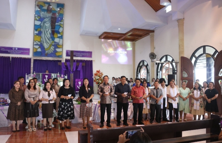 Bupati Minahasa Selatan Franky Donny Wongkar, SH.,  menghadiri ibadah syukur HUT Ke-27 Jemaat GMIM Maesa Rumoong Bawah Wilayah Amurang Dua, bertempat di Gereja GMIM Maesa Rumoong Bawah, Desa Rumoong Bawah Kecamatan Amurang Barat, Sabtu, (15/3/2025).