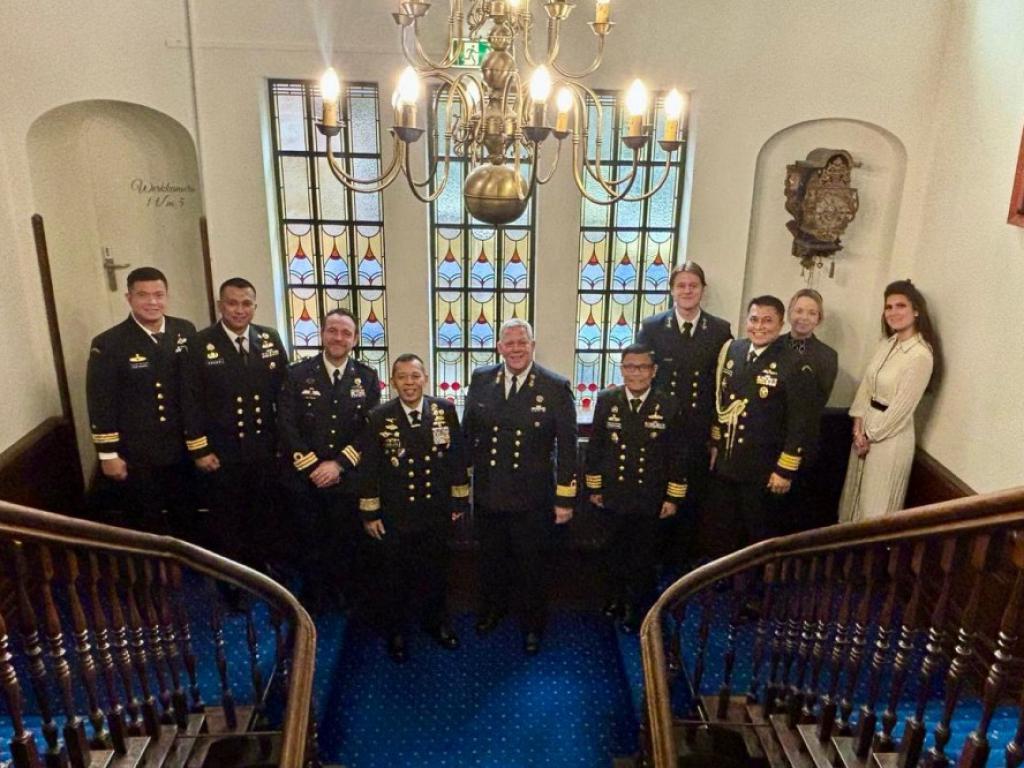 TNI AL terus meningkatkan hubungan diplomasi dan kerja sama bilateral dengan negara sahabat, kali ini TNI AL melaksanakan kegiatan Navy To Navy Staf Talk (NTNST) ke-6 dengan Royal Netherlands Navy (RNLN) bertempat di Utrecht, Belanda. Kamis (27/2).
