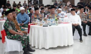 Kapolri Jenderal Pol. Listyo Sigit Prabowo beserta sejumlah pejabat utama Mabes Polri menggelar acara buka puasa bersama para tokoh ulama dan elemen masyarakat Banten.