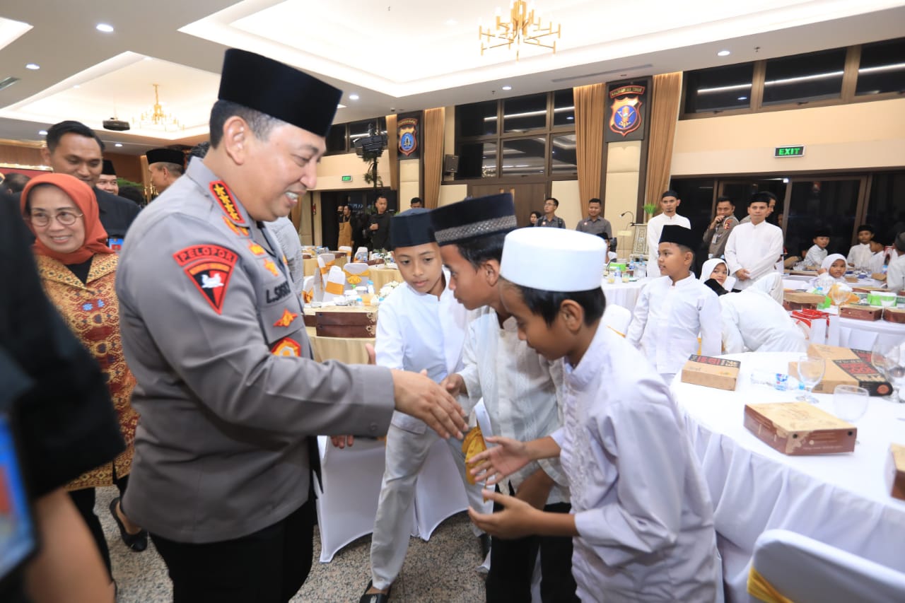Berbagi Takjil dan Buka Puasa Bersama, Kapolri Perkuat Sinergi dengan Media dan Masyarakat.