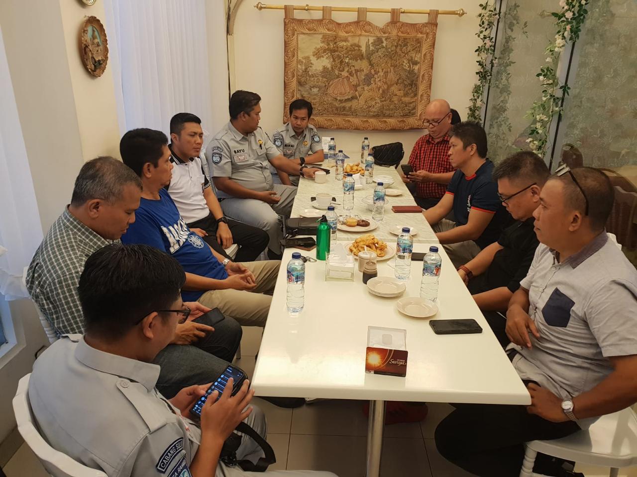 Jasa Raharja Jasa Raharja Cabang Sulawesi Utara menyelenggarakan Rapat Forum Komunikasi Lalu Lintas Guna terwujudnya keselamatan dalam berkendara dan berlalu lintas menjadi perhatian penuh bagi para pemangku kepentingan di Kota Manado. (13/03/2025)