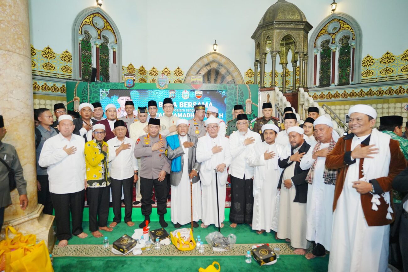 Safari Ramadan ke Masjid Raya Al Mashun Medan Kapolri Jenderal Polsi Drs. Listyo Sigit Prabowo  , Sabtu (22/3/25).