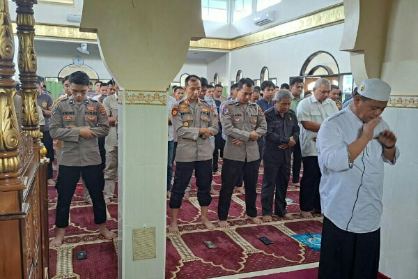 Polda Sulut Gelar Sholat Ghaib dan Doakan Personel Polsek Way Kanan Lampung yang Gugur dalam Tugas