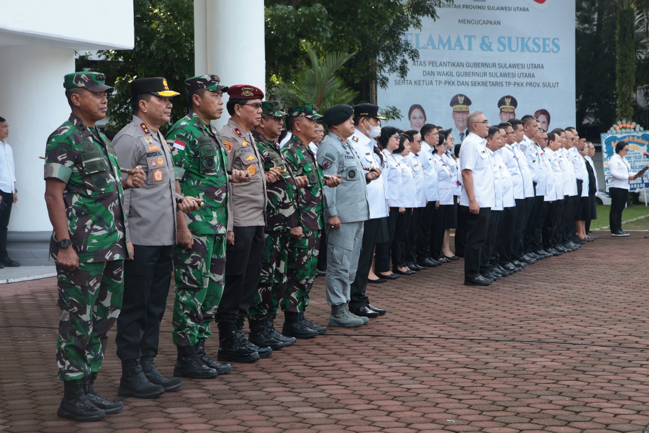 Danlanudsri Marsma TNI Antariksa Anondo, S.E., M.Tr (Han)., menghadiri Apel Bersama Pemerintah Provinsi Sulawesi Utara yang dipimpin Gubernur Sulawesi Utara Mayjen TNI (Purn) Yulius Selvanus, S.E., di halaman Kantor Gubernur, Sulawesi Utara, Manado. Rabu (5/3/2025).