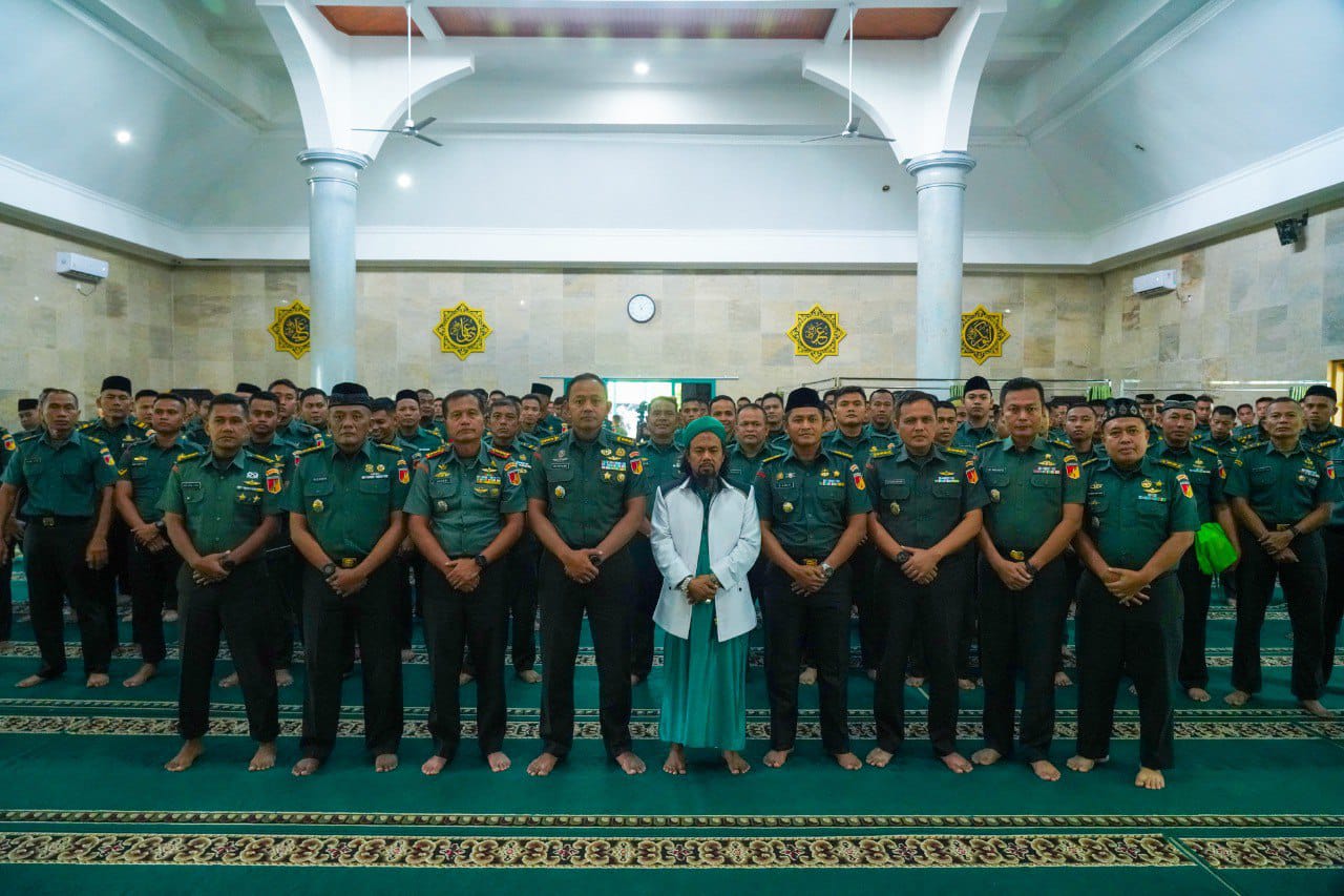 Ratusan prajurit Muslim Kodam XIII/Merdeka mengikuti kegiatan Safari Ramadhan 1446 H yang diselenggarakan di Masjid Al Birri Makodam XIII/Mdk, Kamis 13 Maret 2025.
