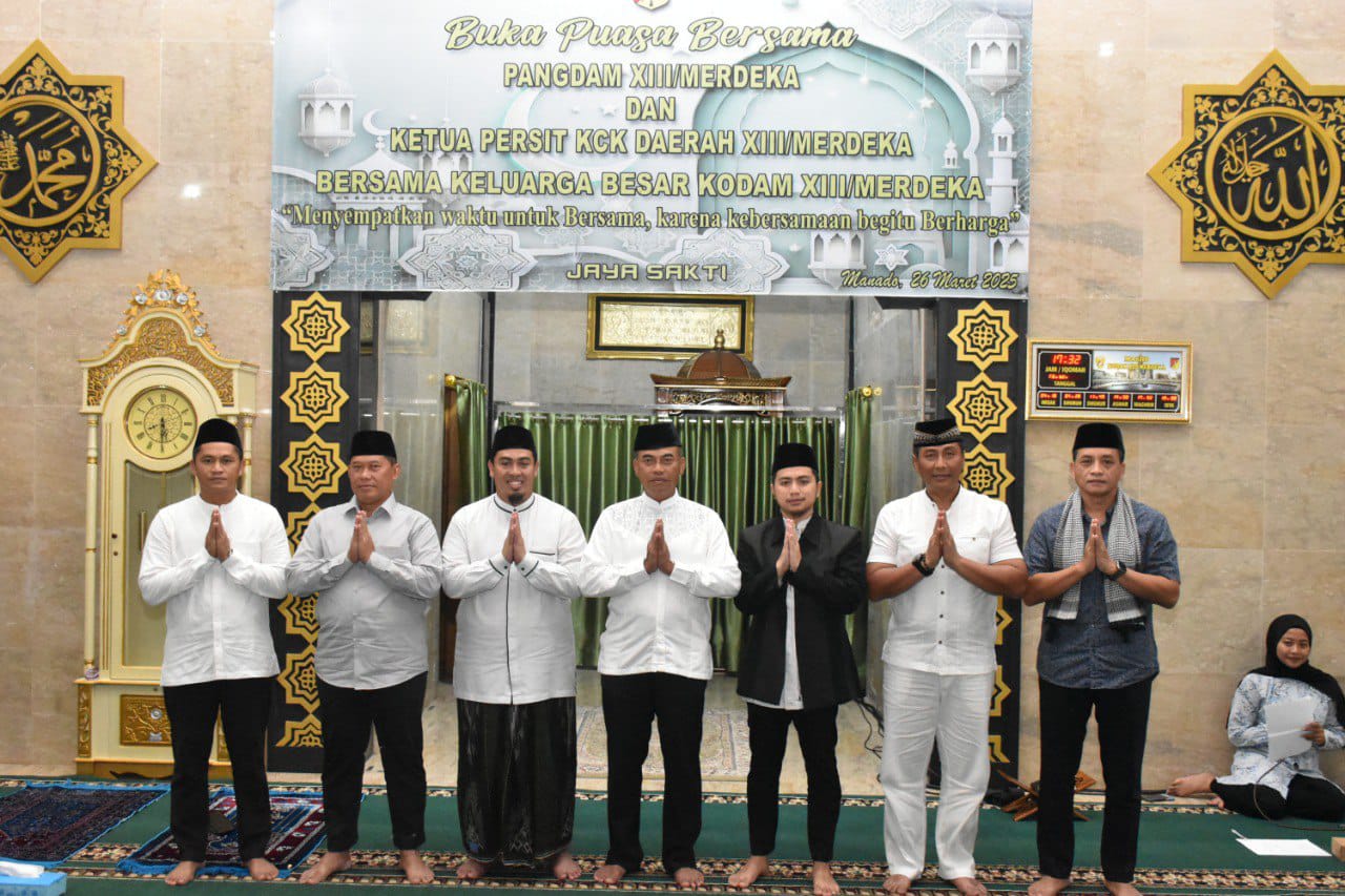Pangdam XIII/Merdeka Mayjen Suhardi dan Ketua Persit KCK Daerah XIII/Merdeka menggelar acara buka puasa bersama di Masjid Nurul Birri Makodam XIII/Merdeka pada Rabu, 26 Maret 2025, pukul 17.00 WITA.