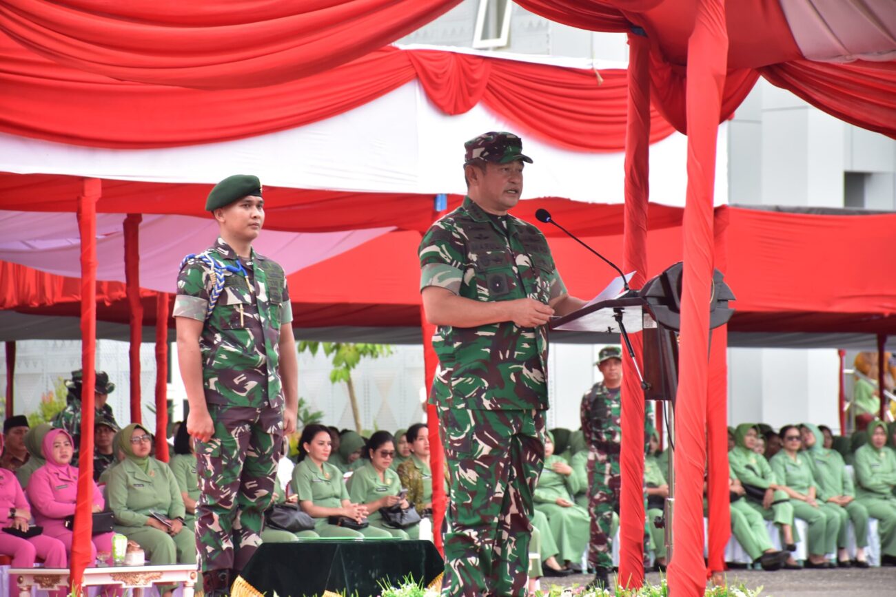 Kasad Jenderal TNI Maruli Simanjuntak, M.Sc.,resmi menutup program TNI Manunggal Membangun Desa (TMMD) ke-123 Kodim 1311/Morowali Tahun Anggaran 2025 s di Lapangan Alun-alun Rujab Kantor Bupati Morowali, Kecamatan Bungku Tengah, Kabupaten Morowali. Rabu (20/3/2025).