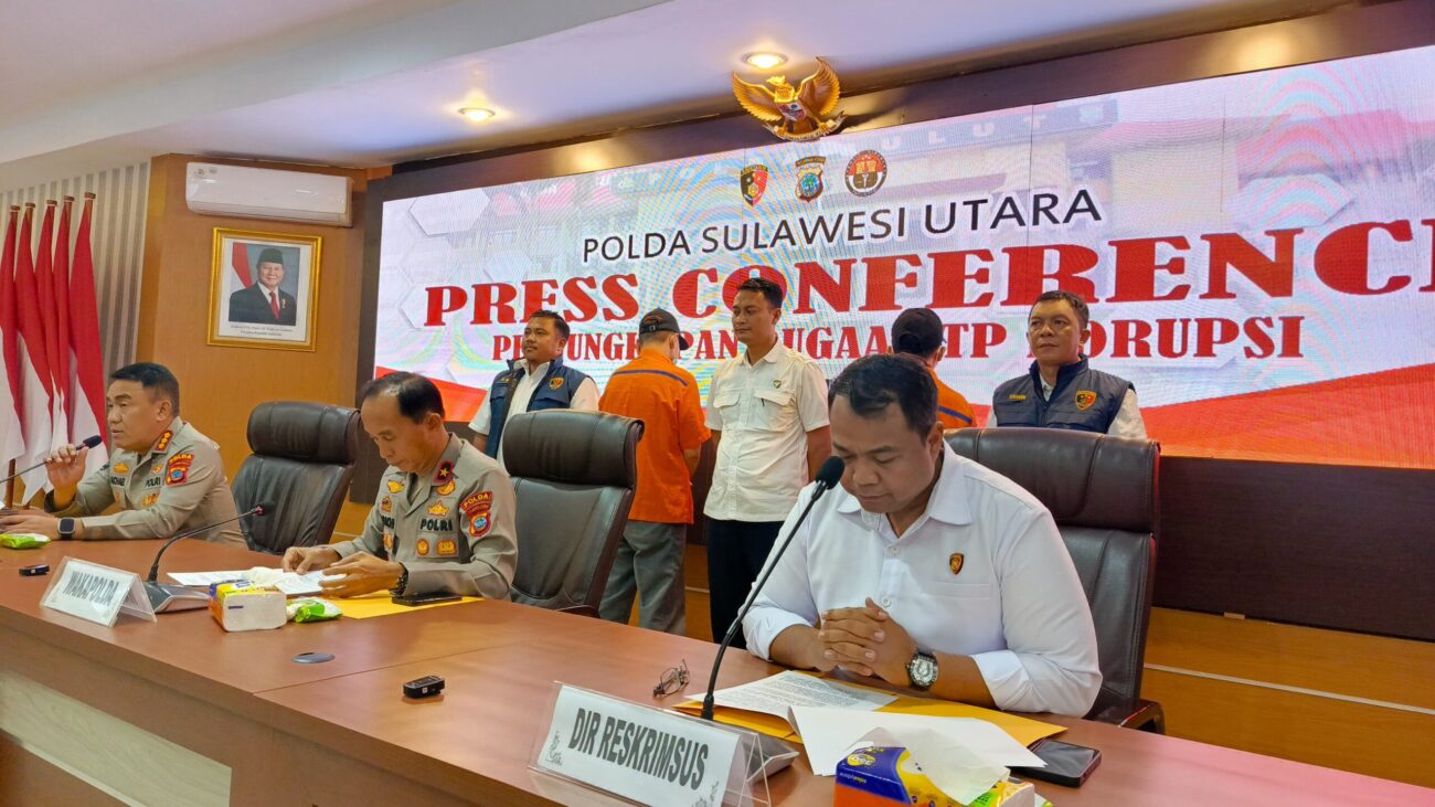 Polda Sulawesi Utara telah menetapkan 2 orang tersangka dugaan tindak pidana korupsi pengadaan Mobile Lab 4 PCR di Dinas Kesehatan Kota Manado Tahun Anggaran 2020.