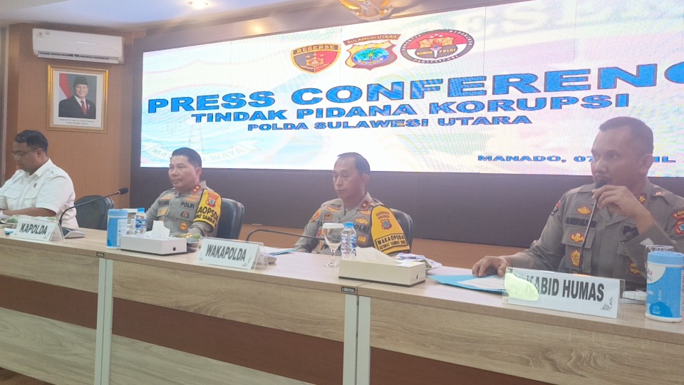 Kapolda Langie didampingi Wakapolda Brigjen. Pol. Drs. Bahagia Dachi, Dirkrimsus Kombes Pol Winardi, serta Kabid Humas AKBP Alamsyah Hasibuan