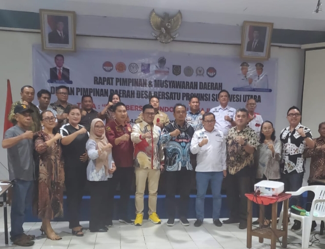 Gubernur Sulawesi Utara yang diwakili Kepala Badan Kesatuan Bangsa dan Politik Provinsi Sulut, Jhonny A. Suak, SE, M.Si, secara resmi membuka Rapat Pimpinan dan Musyawarah Daerah (Musda) Desa Bersatu Provinsi Sulut, Rabu (16/4/2025).