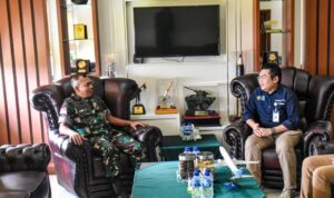 Pangdam XIII/Merdeka dan GM Garuda Indonesia di Makodam"