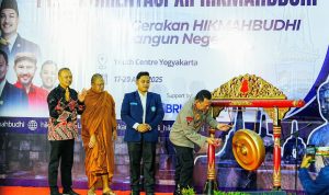 Kapolri Jenderal Listyo Sigit Prabowo menghadiri kegiatan pembukaan pekan orientasi Himpunan Mahasiswa Buddhis Indonesia (Hikmahbudhi) ke-12 di Yogyakarta, pada Jumat (18/4).