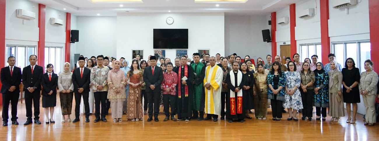 Kakanwil,  Kepala Kantor Wilayah Kementerian Hukum  (Kemenkum) Sulawesi Utara, Kurniaman Telaumbanua, resmi melantik 21 notaris baru wilayah jabatan Sulawesi Utara serta 9 anggota Majelis Pengawas Daerah (MPD) Notaris Kota Manado, dalam upacara pelantikan yang digelar di Aula Mapalus Kanwil Kemenkumham Sulut, Rabu (23/4/2025).