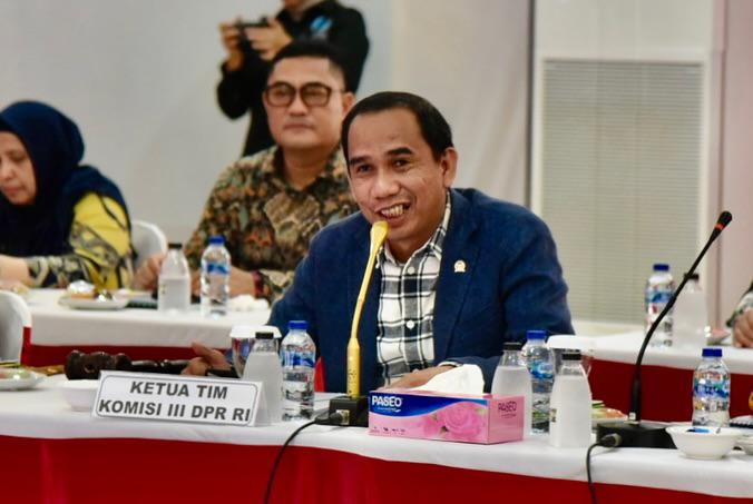 Legislator yang merupakan Anggota Komisi III DPR RI, Rudianto Lallo megapresiasi keberhasilan pengamanan dan kelancaran arus mudik Lebaran 2025.