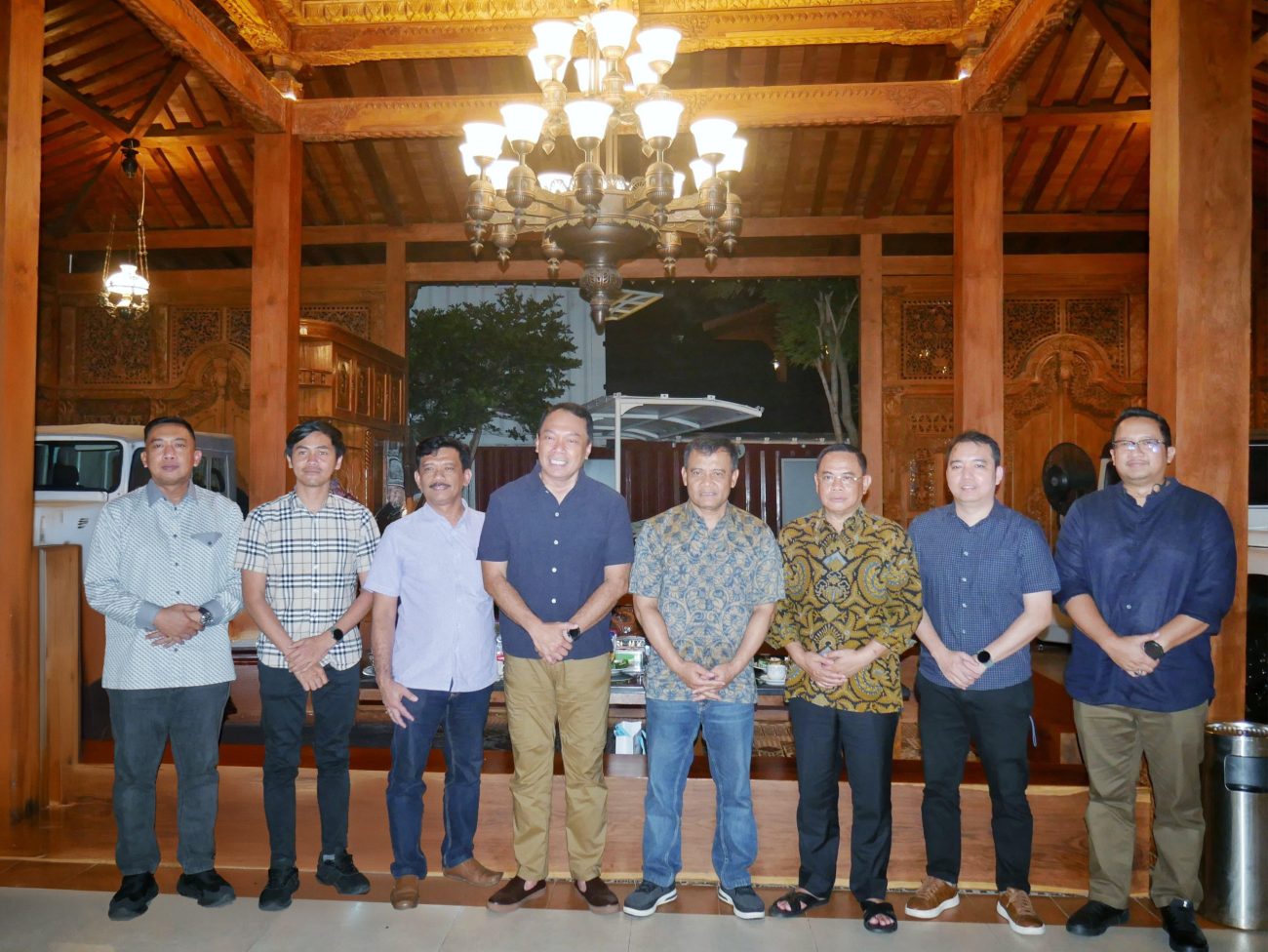 Jasa Raharja, Badan Usaha Milik Negara (BUMN) yang memberikan perlindungan dasar bagi korban kecelakaan lalu lintas dan penumpang angkutan umum, menggelar audiensi bersama Gubernur Jawa Tengah, Komjen Pol. (Purn.) Drs. Ahmad Luthfi, S.H., S.St.M.K., pada Minggu malam, 20 April 2025, di Semarang, Jawa Tengah.