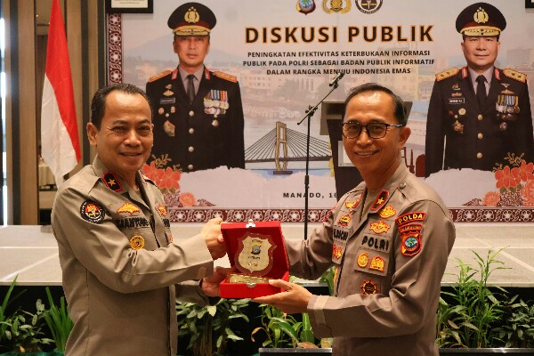 DivHumas Polri menggelar diskusi publik tentang keterbukaan informasi di wilayah hukum Polda Sulawesi Utara.