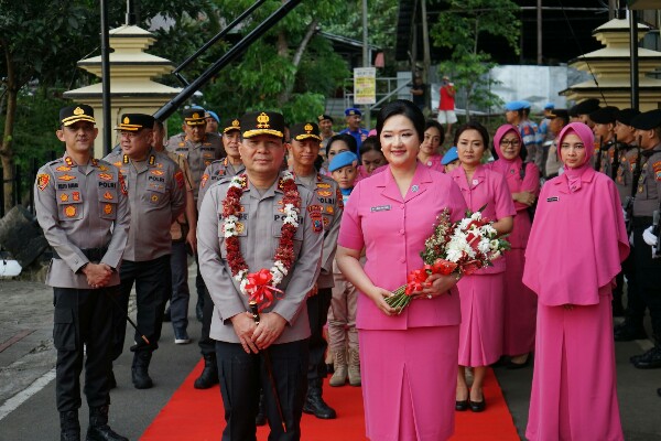 Tatap muka bersama personel Polres Minut, Kapolda apresiasi pelaksanaan tugas.Usai melakukan kunjungan kerja ke Polres Bitung, Kapolda Irjen Pol Roycke Harry Langie melanjutkan kunjungannya ke Polres Minahasa Utara (Minut), Jumat (25/4/2025) sore.