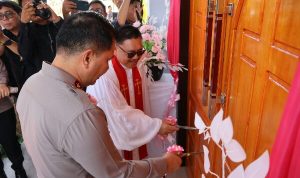 Kapolda Sulawesi Utara Irjen Pol Roycke Harry Langie meresmikan Gedung Gereja Lahai Roi, yang terletak di halaman Mako Polres Bolaang Mongondow (Bolmong), Selasa (29/4/2025) siang.