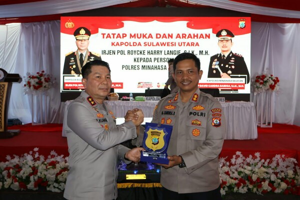 Kapolda Sulawesi Utara Irjen Pol Roycke Harry Langie kembali mengingatkan personel Polri agar melaksanakan tugas dengan baik, yaitu menjaga kamtibmas, melindungi, mengayomi dan melayani masyarakat.
