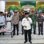 Kapolda Sulawesi Utara (Sulut) Irjen Pol Roycke Harry Langie, menghadiri pelepasan peserta pawai malam Takbiran menyambut Idulfitri 1 Syawal 1446 Hijriah, di halaman Kantor Gubernur Sulut, Jalan 17 Agustus Kota Manado, pada Minggu (30/3/2025).