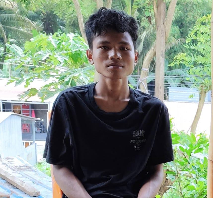 Samuel, korban selamat yang berhasil melarikan diri dari lokasi pembantaian, mengimbau agar warga yang hendak bekerja di wilayah konflik seperti Papua untuk mempertimbangkan kembali keputusan tersebut.