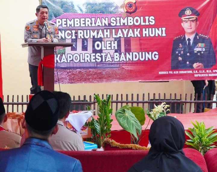 Aksi "ngencleng" atau patungan anggota polisi di Kecamatan Pameungpeuk, Kabupaten Bandung, membuahkan hasil positif.