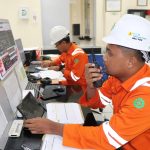 tim PLN di lapangan melakukan pemulihan, petugas pengatur beban melakukan manuver beban untuk mengurangi dampak gangguan di masyarakat.