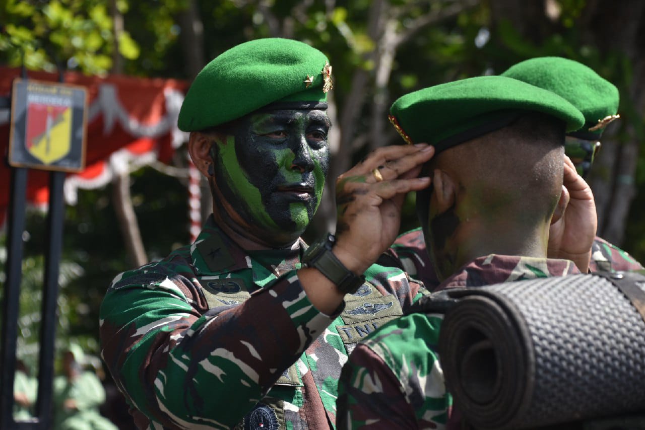 1.140 prajurit TNI Angkatan Darat resmi dikukuhkan sebagai prajurit Infanteri melalui tradisi pembaretan dan penyematan brevet kualifikasi "Yuddhawastu Pramuka", yang digelar di Pantai Wisata Resort Ciptaan Tuhan yang Indah (RCTI), Tanjung Merah, Kota Bitung, Sabtu (24/5/2025).