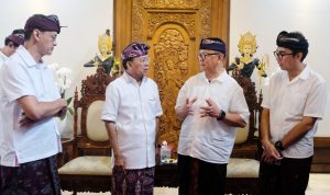 Jasa Raharja dan Pemerintah Provinsi Bali, Plt. Direktur Utama Jasa Raharja, Rubi Handojo, bersama Direktur Keuangan Bayu Rafisukmawan, Sekretaris Perusahaan Dodi Apriansyah dan Kepala Divisi Human Capital Akhdiya Setya Purnama dan Kepala Jasa Raharja Kantor Wilayah Bali Bapak Benyamin Bob Panjaitan melakukan audiensi kepada Gubernur Bali, Dr. Ir. I Wayan Koster, M.M.