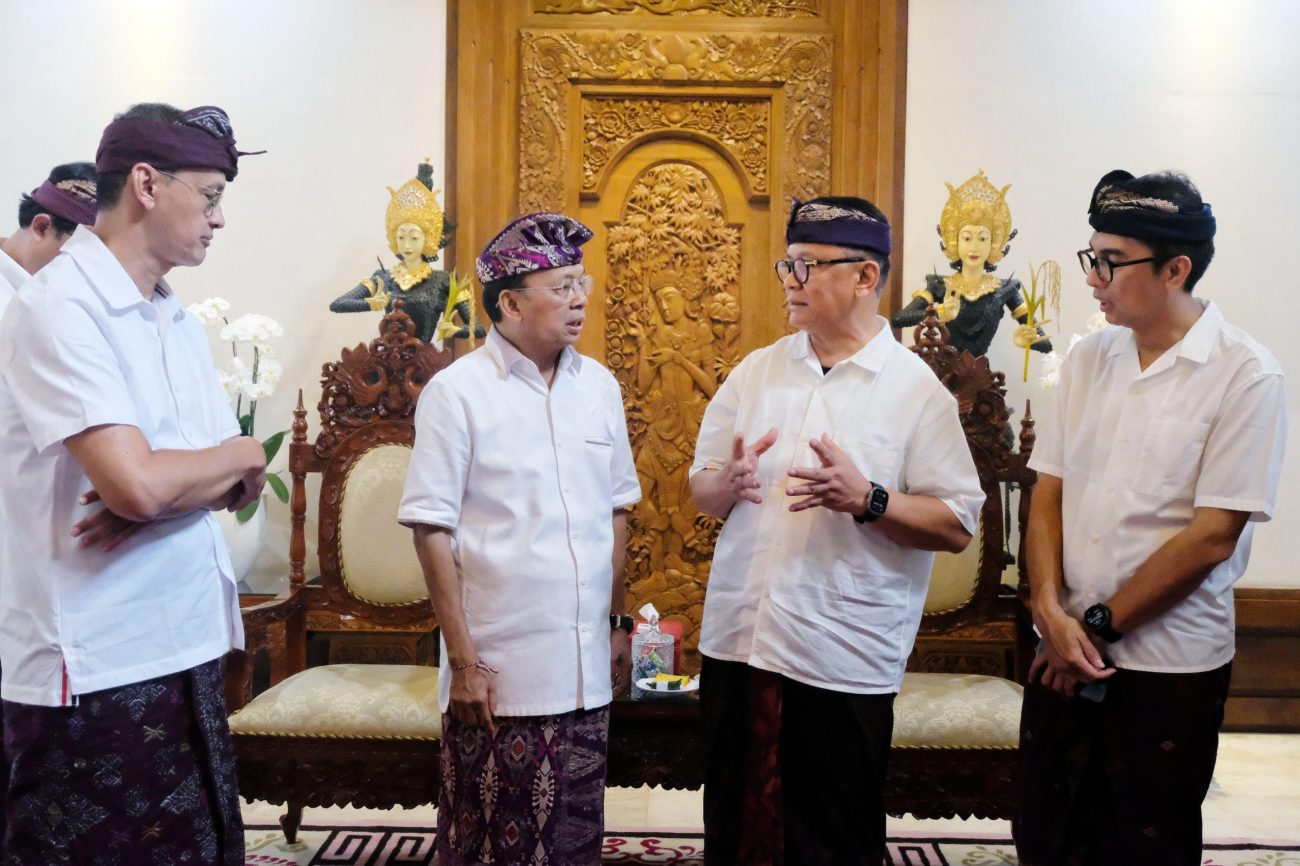Jasa Raharja dan Pemerintah Provinsi Bali, Plt. Direktur Utama Jasa Raharja, Rubi Handojo, bersama Direktur Keuangan Bayu Rafisukmawan, Sekretaris Perusahaan Dodi Apriansyah dan Kepala Divisi Human Capital Akhdiya Setya Purnama dan Kepala Jasa Raharja Kantor Wilayah Bali Bapak Benyamin Bob Panjaitan melakukan audiensi kepada Gubernur Bali, Dr. Ir. I Wayan Koster, M.M.