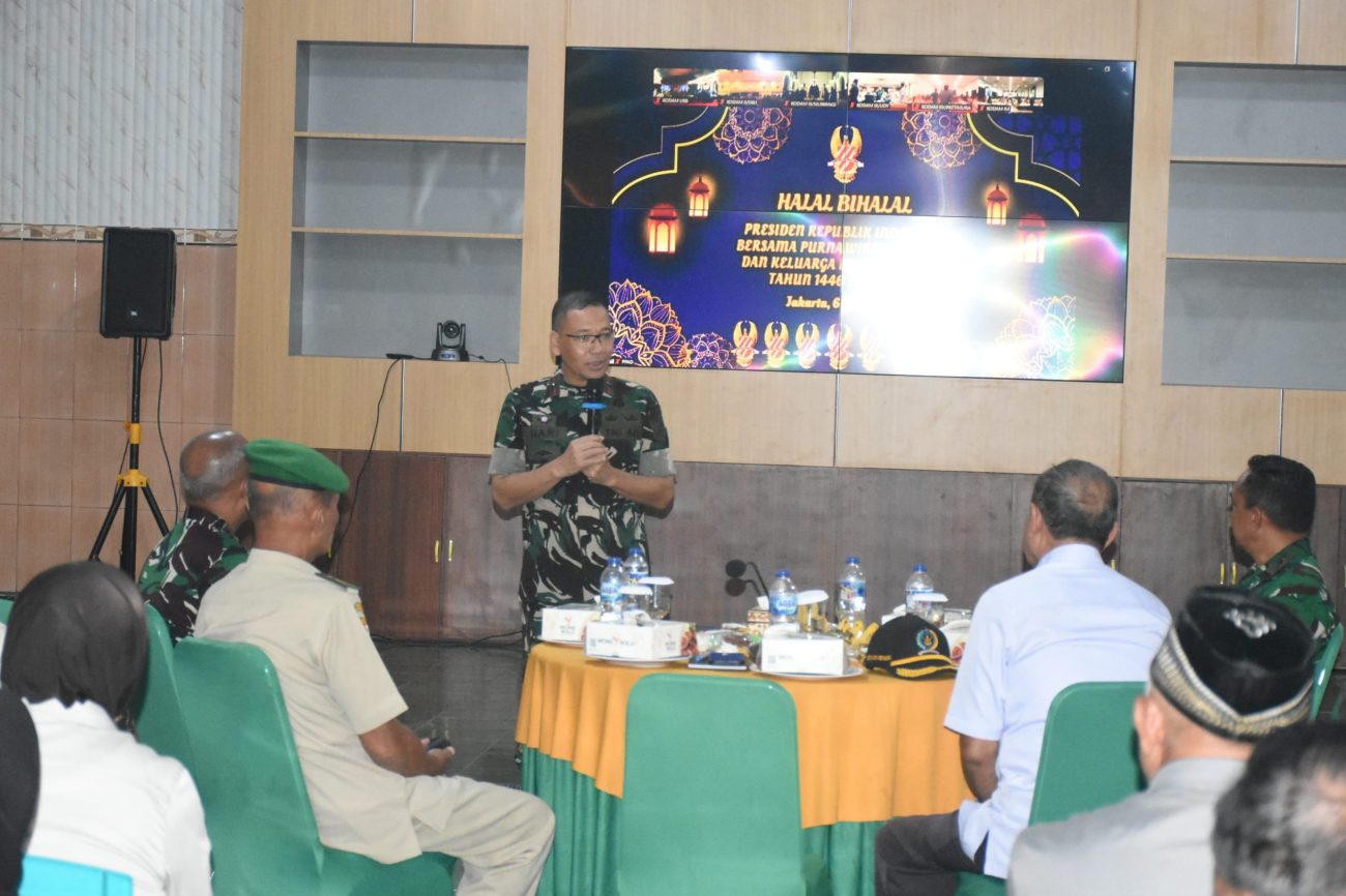 Komandan Korem 133/Nani Wartabone, Brigjen TNI Hari Pahlawantoro, S.Sos., mengikuti acara Halal Bihalal virtual bersama Presiden Republik Indonesia, Prabowo Subianto, dengan Purnawirawan TNI Angkatan Darat dan Keluarga Besar TNI-Polri pada Selasa (6/5/2025).