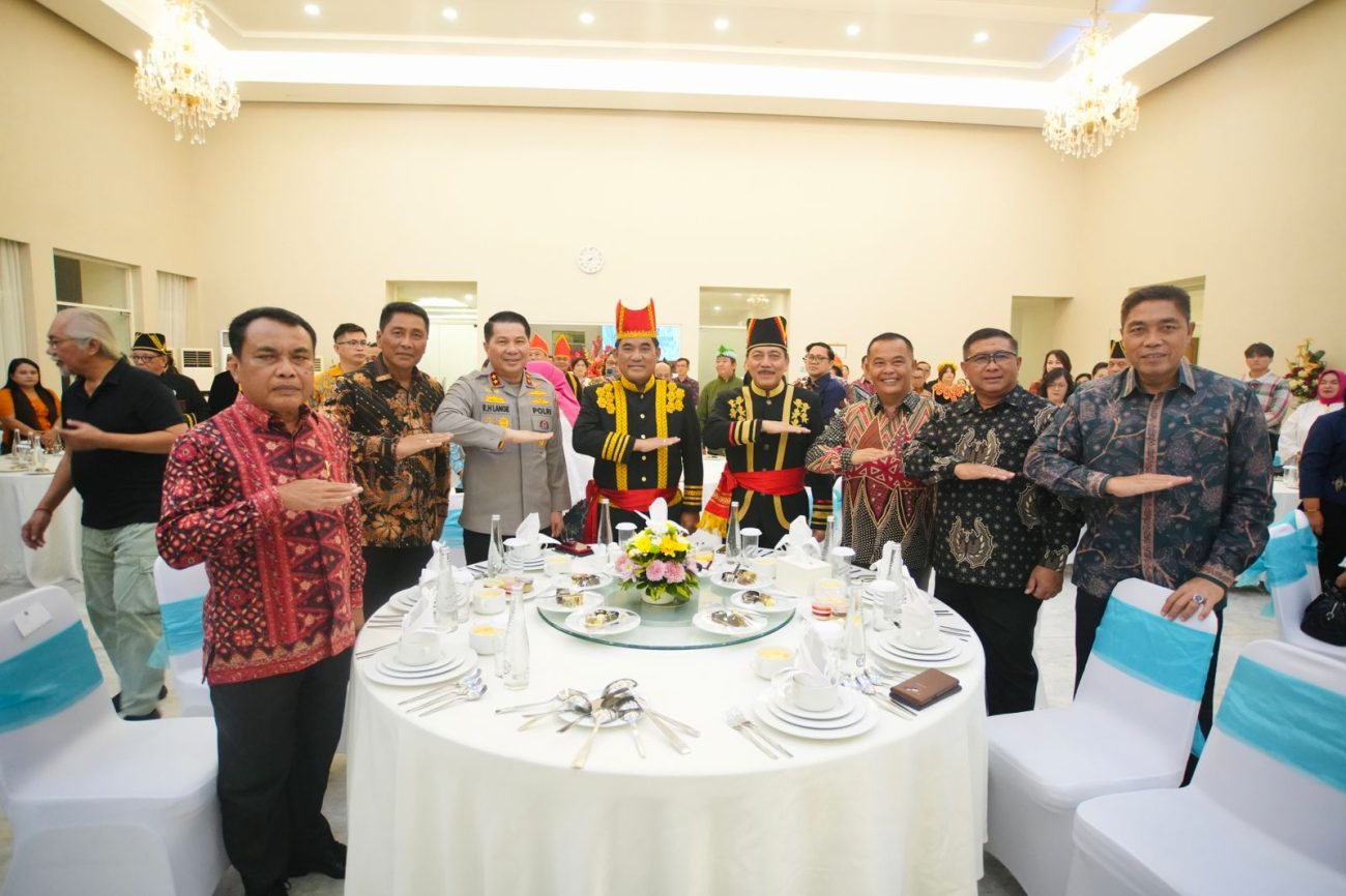 Marsma TNI Antariksa Anondo Dukung pelestarian budaya nasional, khususnya seni musik tradisional kolintang, Danlanud Sam Ratulangi Marsma TNI Antariksa Anondo, S.E, M.Tr.(Han)., menghadiri Acara Silaturahmi Persatuan Insan Kolintang Nasional (PINKAN) di Wisma Negara Gubernuran Bumi Beringin, Manado. Kamis (8/5/2025).
